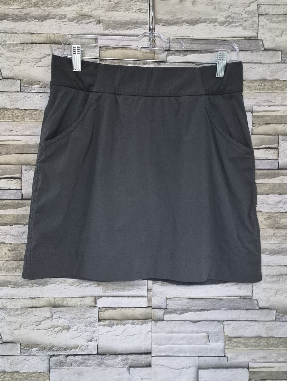 Columbia Omni-Shield Women’s Skort Size M Gray Hiking Athletic Skirt Shorts Pock